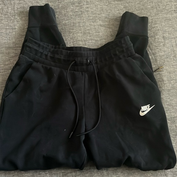 Women’s Nike joggers - Picture 3 of 6